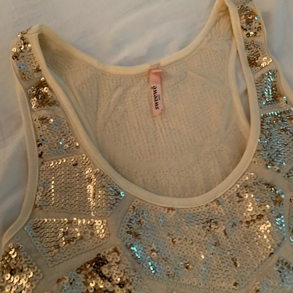 Top - Picture 2 of 2